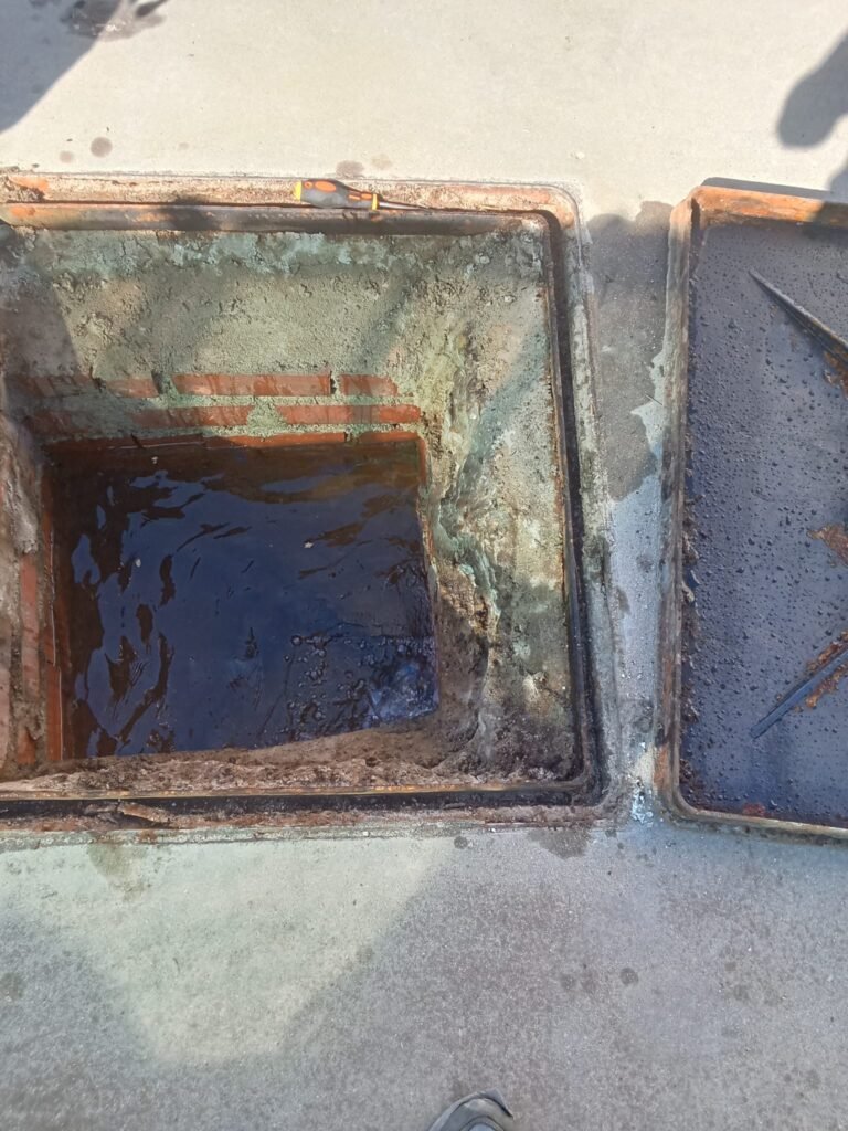 En la imagen se ve el lugar donde estaba la fuga de agua que encontramos para la empresa